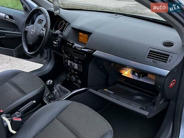 Серый Опель Астра, объемом двигателя 1.6 л и пробегом 251 тыс. км за 6100 $, фото 35 на Automoto.ua