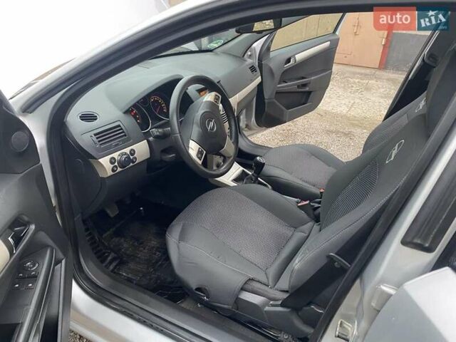 Серый Опель Астра, объемом двигателя 1.6 л и пробегом 230 тыс. км за 5200 $, фото 8 на Automoto.ua