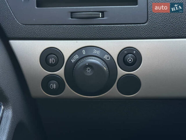 Сірий Опель Астра, об'ємом двигуна 1.69 л та пробігом 84 тис. км за 7400 $, фото 35 на Automoto.ua