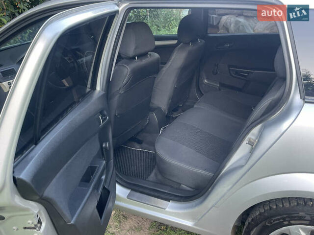 Серый Опель Астра, объемом двигателя 1.7 л и пробегом 260 тыс. км за 4750 $, фото 22 на Automoto.ua