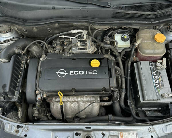 Серый Опель Астра, объемом двигателя 1.6 л и пробегом 216 тыс. км за 5600 $, фото 19 на Automoto.ua