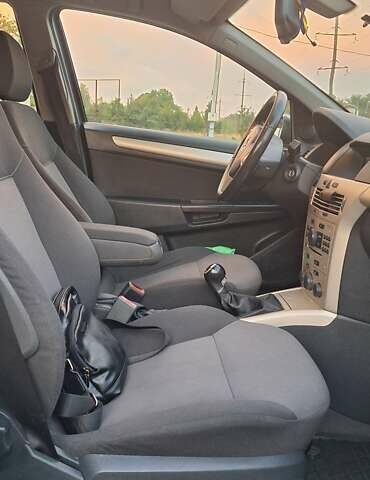 Серый Опель Астра, объемом двигателя 1.7 л и пробегом 253 тыс. км за 4600 $, фото 8 на Automoto.ua