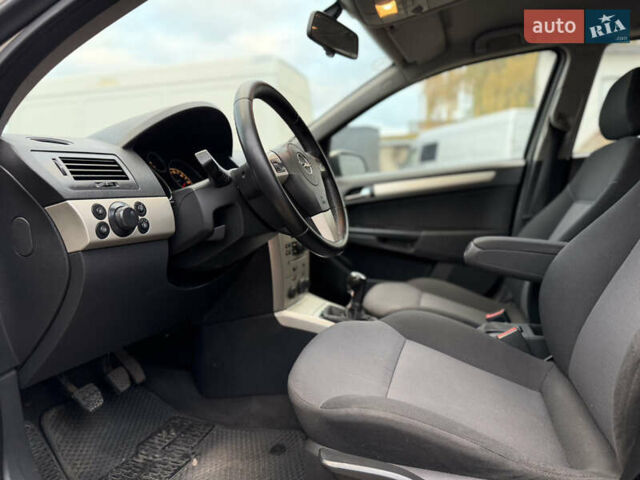 Опель Астра 2008 в Ровно на Automoto.ua Серый Опель Астра, объемом двигателя 1.91 л и пробегом 255 тыс. км за 4300 $, фото 42 на Automoto.ua