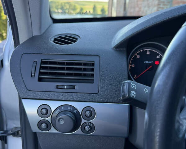 Серый Опель Астра, объемом двигателя 1.9 л и пробегом 250 тыс. км за 6000 $, фото 16 на Automoto.ua