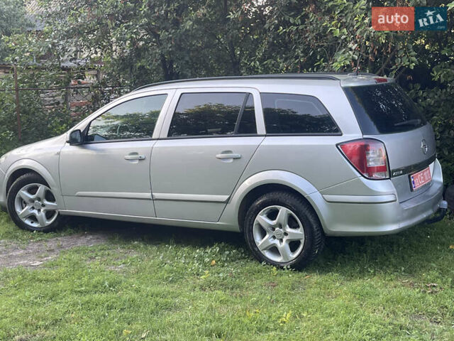 Серый Опель Астра, объемом двигателя 1.7 л и пробегом 260 тыс. км за 4750 $, фото 9 на Automoto.ua