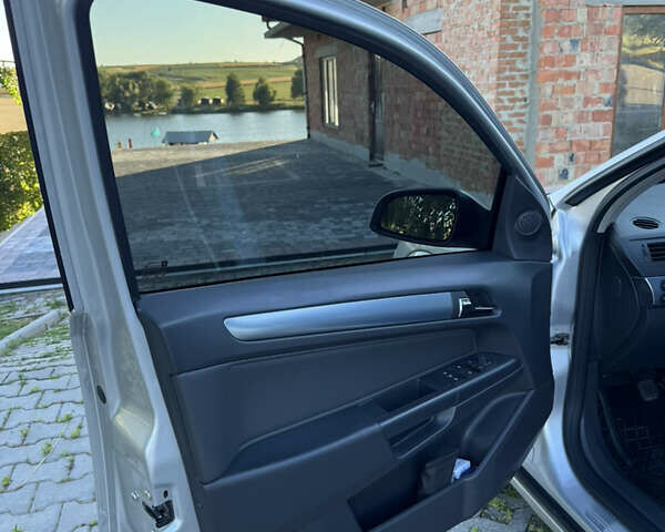 Серый Опель Астра, объемом двигателя 1.9 л и пробегом 250 тыс. км за 6000 $, фото 6 на Automoto.ua