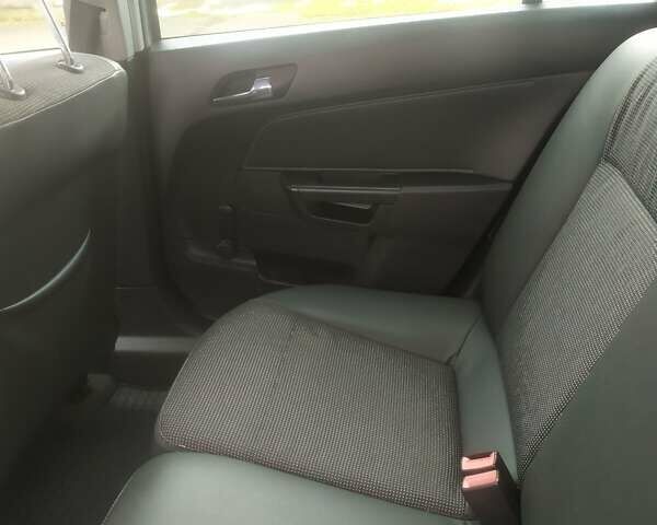 Серый Опель Астра, объемом двигателя 1.7 л и пробегом 285 тыс. км за 5500 $, фото 7 на Automoto.ua