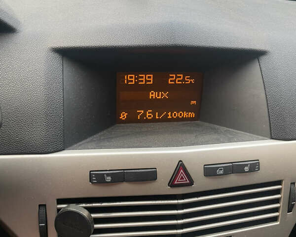 Серый Опель Астра, объемом двигателя 1.91 л и пробегом 257 тыс. км за 4800 $, фото 9 на Automoto.ua