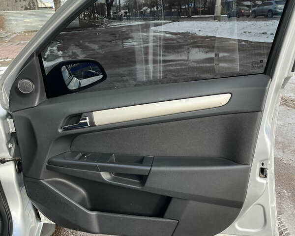 Серый Опель Астра, объемом двигателя 1.7 л и пробегом 258 тыс. км за 5500 $, фото 30 на Automoto.ua