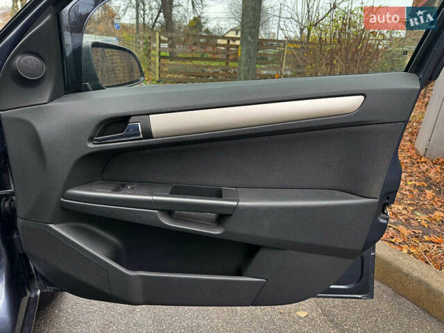 Серый Опель Астра, объемом двигателя 1.6 л и пробегом 197 тыс. км за 5990 $, фото 26 на Automoto.ua