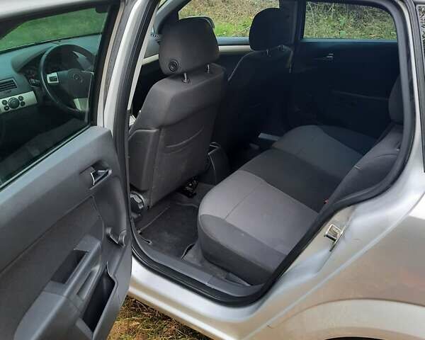 Опель Астра 2008 в Кременце на Automoto.ua Серый Опель Астра, объемом двигателя 1.6 л и пробегом 202 тыс. км за 5100 $, фото 1 на Automoto.ua