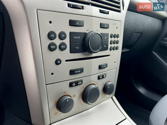 Опель Астра 2008 в Виннице на Automoto.ua Серый Опель Астра, объемом двигателя 1.8 л и пробегом 166 тыс. км за 6499 $, фото 44 на Automoto.ua