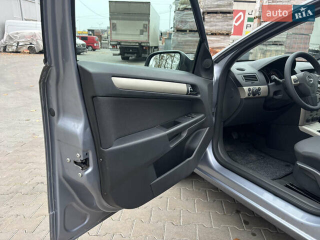 Сірий Опель Астра, об'ємом двигуна 1.6 л та пробігом 275 тис. км за 4999 $, фото 17 на Automoto.ua