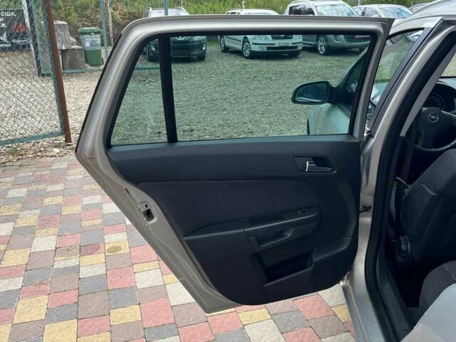 Серый Опель Астра, объемом двигателя 1.6 л и пробегом 200 тыс. км за 5800 $, фото 12 на Automoto.ua