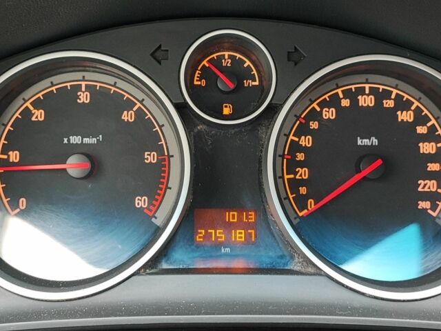 Серый Опель Астра, объемом двигателя 1.7 л и пробегом 275 тыс. км за 1900 $, фото 6 на Automoto.ua