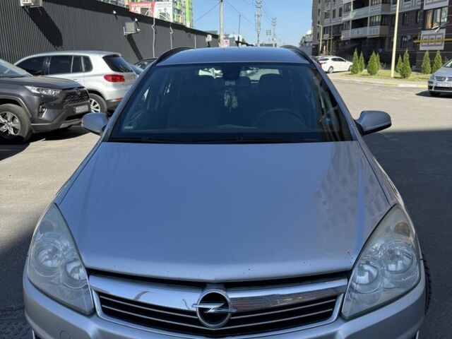 Серый Опель Астра, объемом двигателя 1.7 л и пробегом 320 тыс. км за 4600 $, фото 1 на Automoto.ua