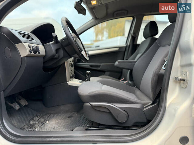 Опель Астра 2008 в Ровно на Automoto.ua Серый Опель Астра, объемом двигателя 1.91 л и пробегом 255 тыс. км за 4300 $, фото 41 на Automoto.ua