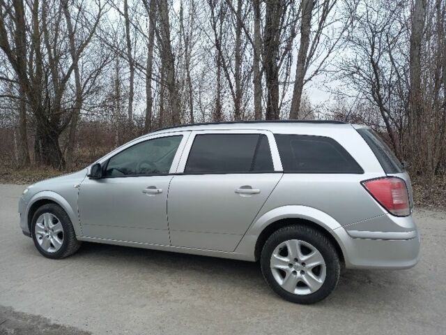 Серый Опель Астра, объемом двигателя 1.6 л и пробегом 280 тыс. км за 5300 $, фото 2 на Automoto.ua