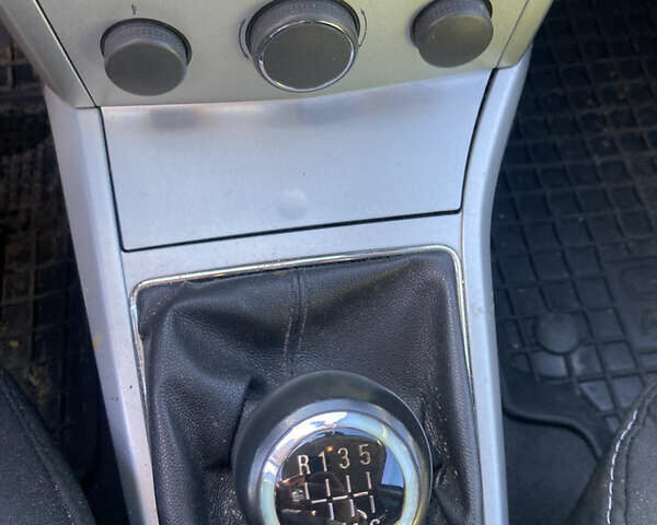 Серый Опель Астра, объемом двигателя 1.7 л и пробегом 275 тыс. км за 6300 $, фото 30 на Automoto.ua