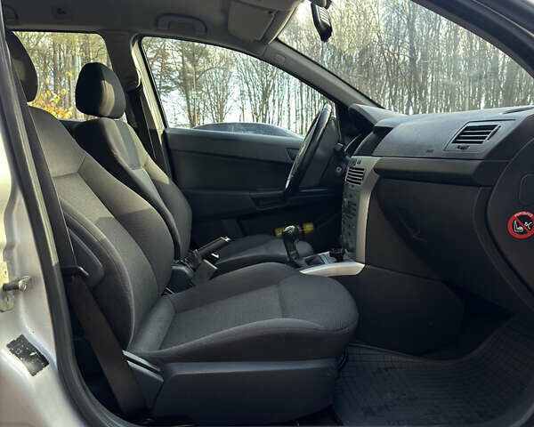 Серый Опель Астра, объемом двигателя 1.6 л и пробегом 260 тыс. км за 4750 $, фото 18 на Automoto.ua