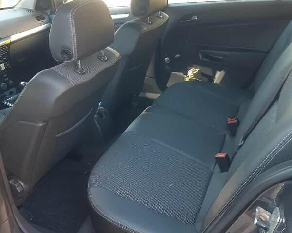 Опель Астра 2009 в Черкассах на Automoto.ua Серый Опель Астра, объемом двигателя 1.6 л и пробегом 259 тыс. км за 6600 $, фото 11 на Automoto.ua