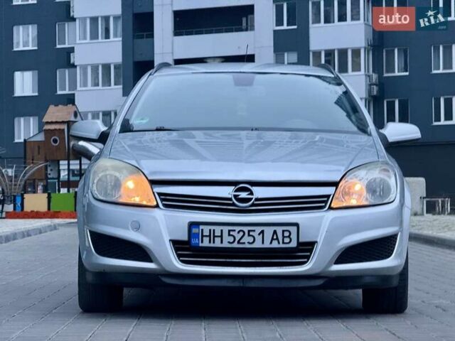 Серый Опель Астра, объемом двигателя 1.69 л и пробегом 252 тыс. км за 4999 $, фото 1 на Automoto.ua