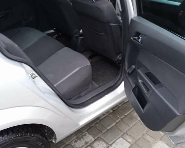 Серый Опель Астра, объемом двигателя 1.6 л и пробегом 175 тыс. км за 5800 $, фото 19 на Automoto.ua