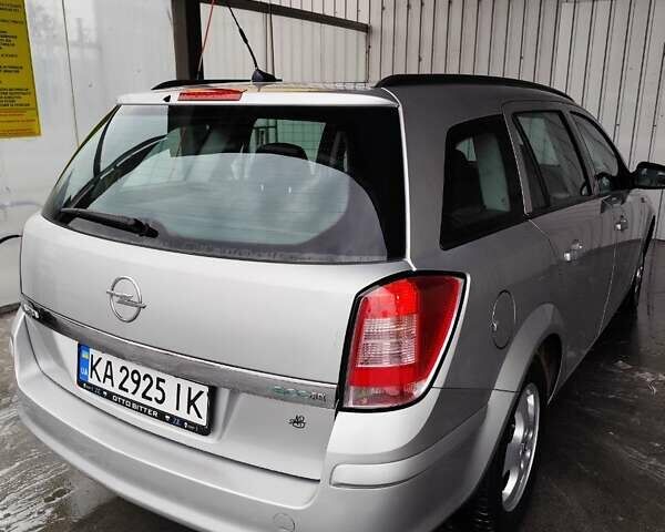 Серый Опель Астра, объемом двигателя 1.7 л и пробегом 200 тыс. км за 5750 $, фото 10 на Automoto.ua