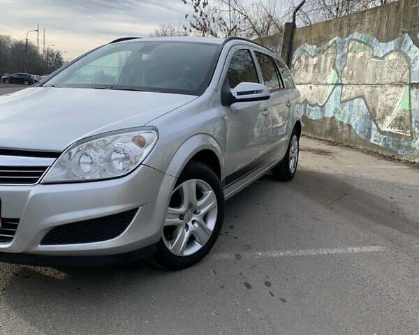 Серый Опель Астра, объемом двигателя 1.6 л и пробегом 205 тыс. км за 5400 $, фото 1 на Automoto.ua