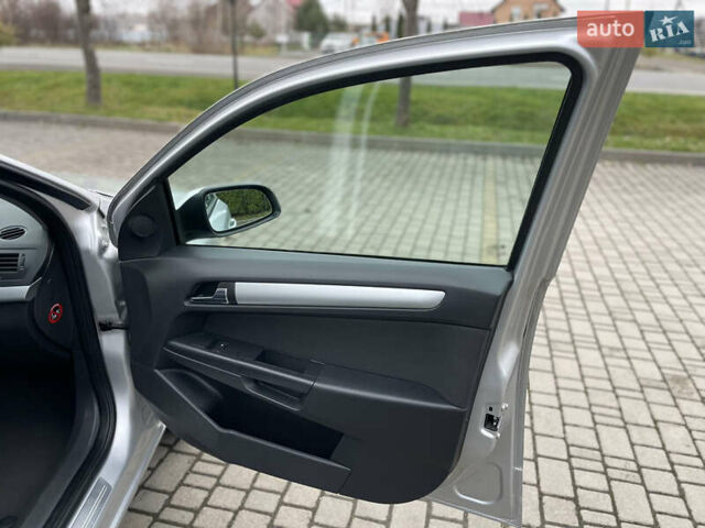 Сірий Опель Астра, об'ємом двигуна 1.6 л та пробігом 206 тис. км за 5600 $, фото 36 на Automoto.ua