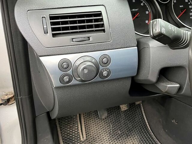 Опель Астра 2009 в Новорад-Волынском на Automoto.ua Серый Опель Астра, объемом двигателя 1.9 л и пробегом 289 тыс. км за 5100 $, фото 5 на Automoto.ua