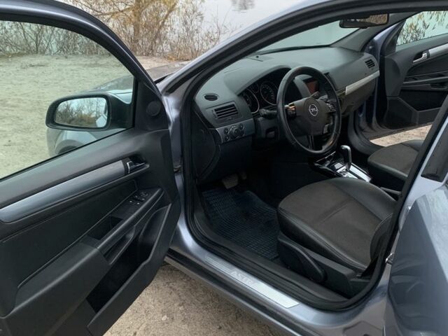 Серый Опель Астра, объемом двигателя 1.9 л и пробегом 297 тыс. км за 5800 $, фото 13 на Automoto.ua