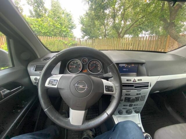 Серый Опель Астра, объемом двигателя 1.7 л и пробегом 223 тыс. км за 5199 $, фото 4 на Automoto.ua