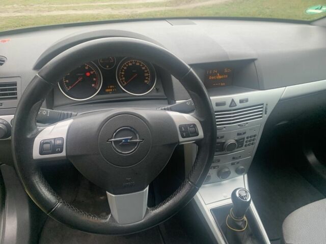 Серый Опель Астра, объемом двигателя 1.6 л и пробегом 188 тыс. км за 4900 $, фото 2 на Automoto.ua