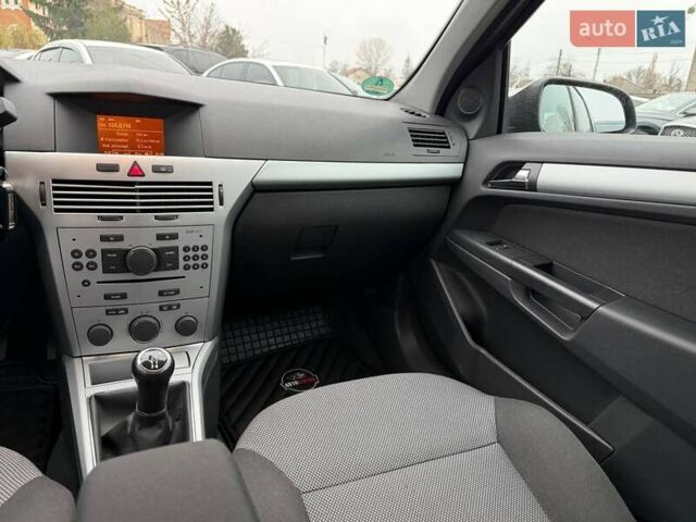 Серый Опель Астра, объемом двигателя 1.6 л и пробегом 218 тыс. км за 5900 $, фото 24 на Automoto.ua