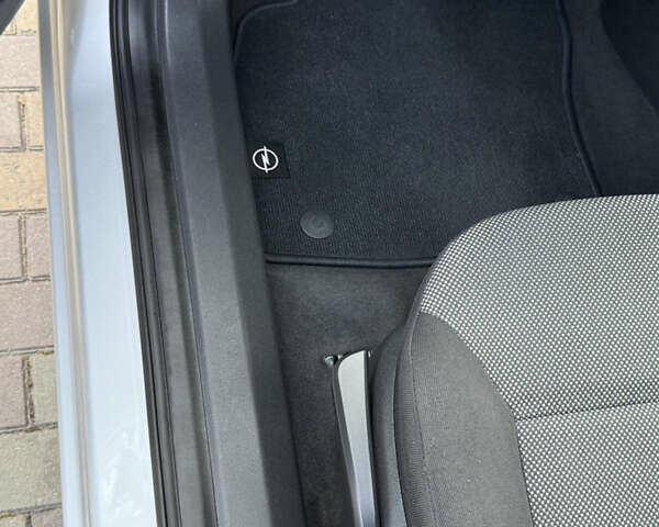 Сірий Опель Астра, об'ємом двигуна 1.7 л та пробігом 254 тис. км за 6800 $, фото 10 на Automoto.ua