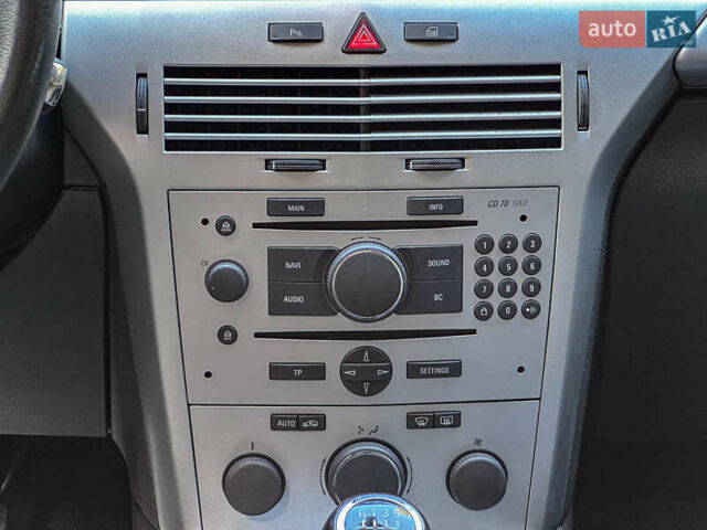 Серый Опель Астра, объемом двигателя 1.6 л и пробегом 210 тыс. км за 5500 $, фото 89 на Automoto.ua