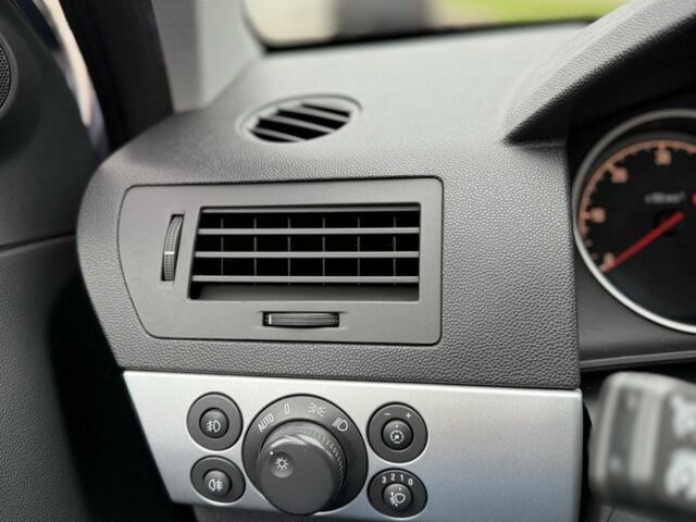 Опель Астра 2009 в Киеве на Automoto.ua Серый Опель Астра, объемом двигателя 1.9 л и пробегом 269 тыс. км за 2900 $, фото 11 на Automoto.ua
