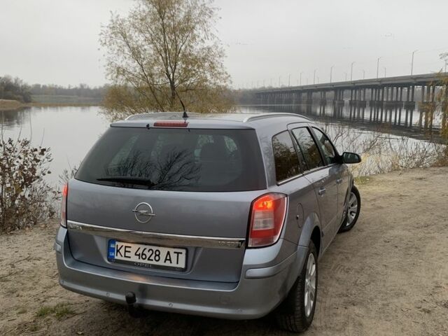 Серый Опель Астра, объемом двигателя 1.9 л и пробегом 297 тыс. км за 5800 $, фото 6 на Automoto.ua