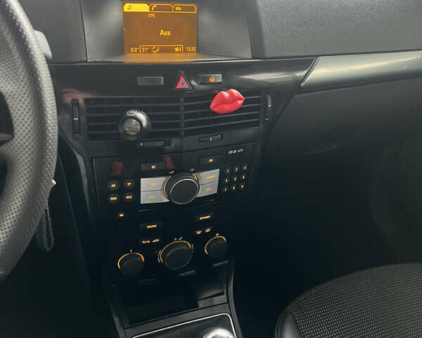 Серый Опель Астра, объемом двигателя 1.69 л и пробегом 314 тыс. км за 5700 $, фото 9 на Automoto.ua