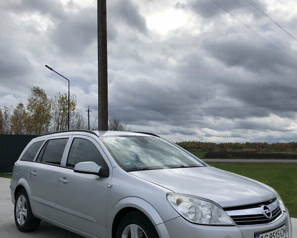 Опель Астра 2009 в Камень-Каширский на Automoto.ua Серый Опель Астра, объемом двигателя 1.91 л и пробегом 300 тыс. км за 5200 $, фото 1 на Automoto.ua