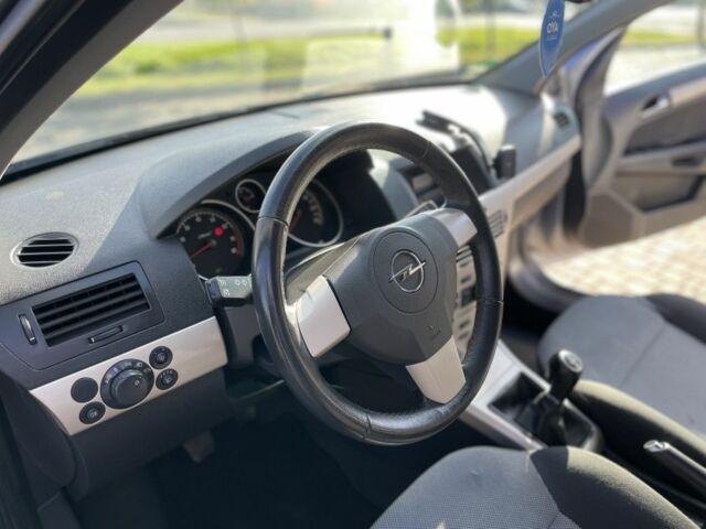 Серый Опель Астра, объемом двигателя 1.6 л и пробегом 228 тыс. км за 5500 $, фото 9 на Automoto.ua