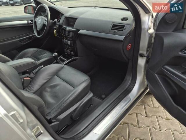 Серый Опель Астра, объемом двигателя 1.6 л и пробегом 253 тыс. км за 5650 $, фото 54 на Automoto.ua