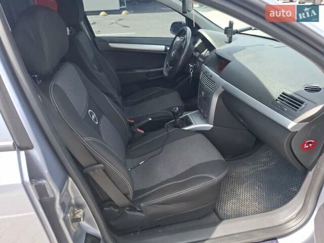 Серый Опель Астра, объемом двигателя 1.6 л и пробегом 189 тыс. км за 5900 $, фото 3 на Automoto.ua