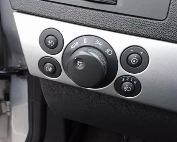 Серый Опель Астра, объемом двигателя 1.6 л и пробегом 175 тыс. км за 5800 $, фото 11 на Automoto.ua