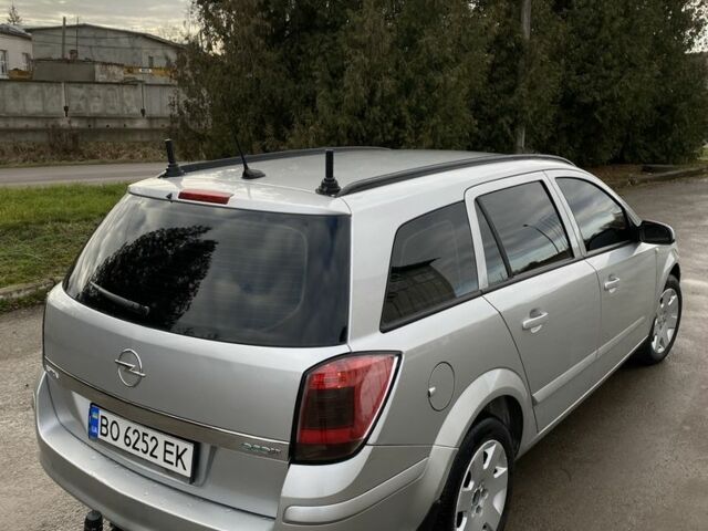 Серый Опель Астра, объемом двигателя 1.7 л и пробегом 281 тыс. км за 4999 $, фото 2 на Automoto.ua
