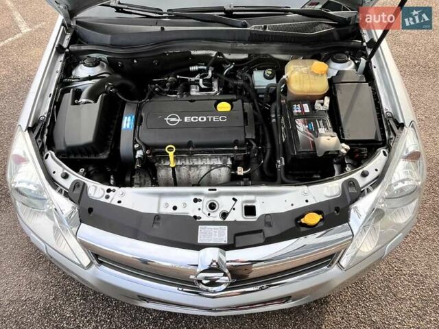 Серый Опель Астра, объемом двигателя 1.6 л и пробегом 230 тыс. км за 5950 $, фото 18 на Automoto.ua