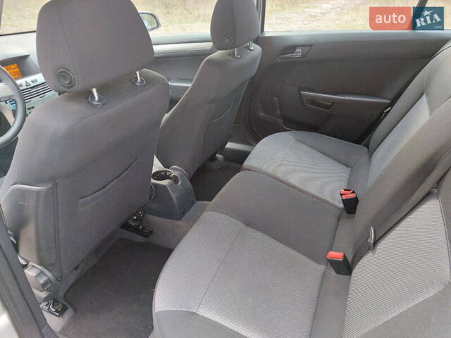 Серый Опель Астра, объемом двигателя 1.6 л и пробегом 206 тыс. км за 5850 $, фото 21 на Automoto.ua