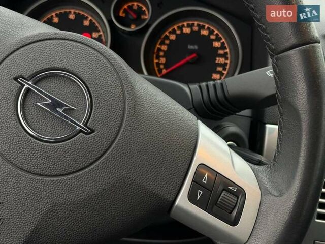 Серый Опель Астра, объемом двигателя 1.6 л и пробегом 218 тыс. км за 5900 $, фото 27 на Automoto.ua