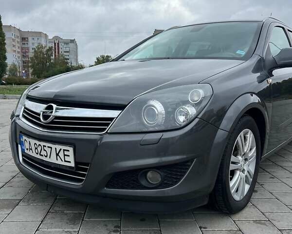 Опель Астра 2009 в Черкассах на Automoto.ua Серый Опель Астра, объемом двигателя 1.6 л и пробегом 259 тыс. км за 6600 $, фото 4 на Automoto.ua